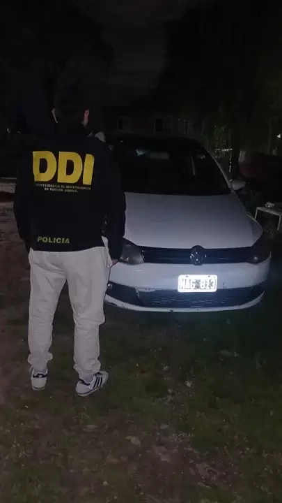 En la localidad de Quilmes apareció otro rastro clave: el Volkswagen Fox blanco