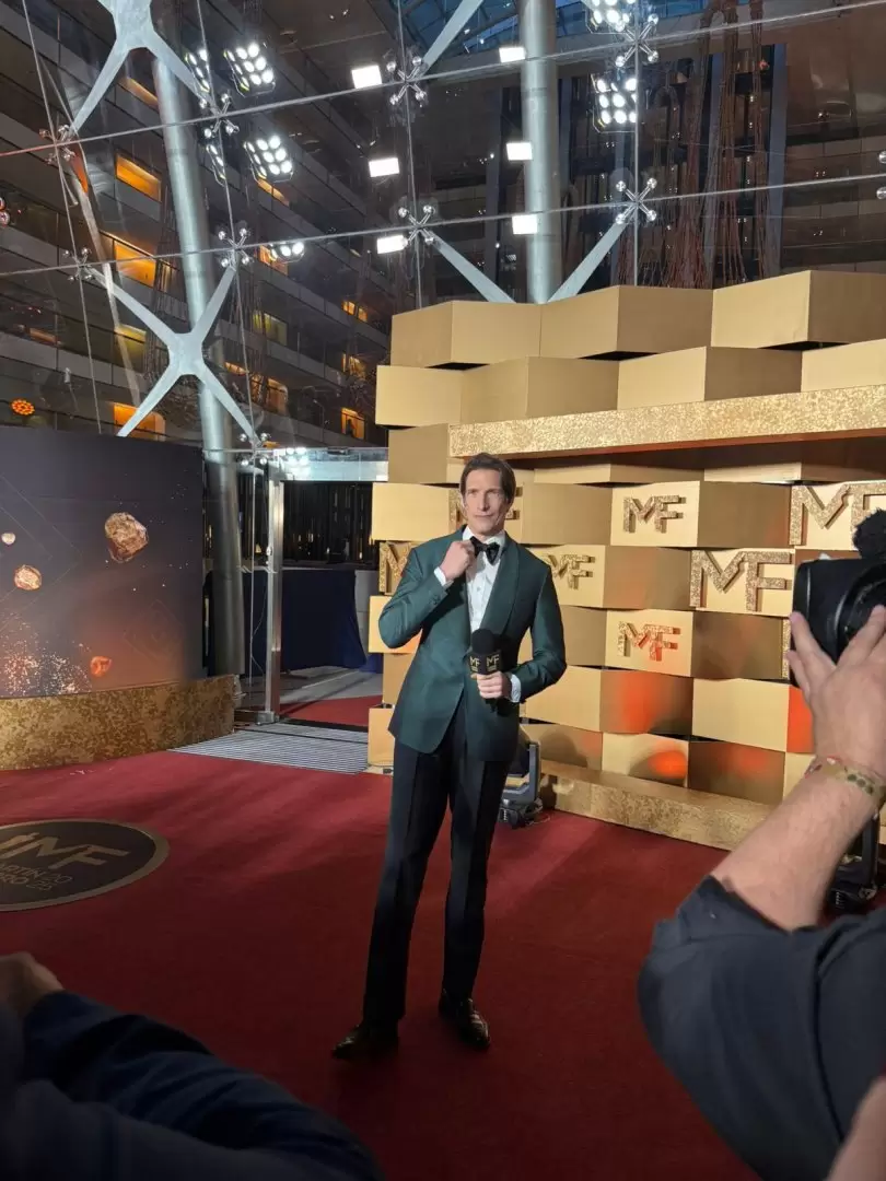 Iván de Pineda sufrió algunos problemas técnicos con el micrófono