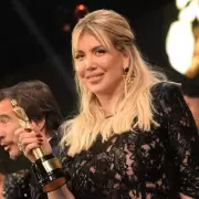 Así despertó Wanda Nara con su Martín Fierro: el mensaje que encendió las alarmas para Mauro Icardi