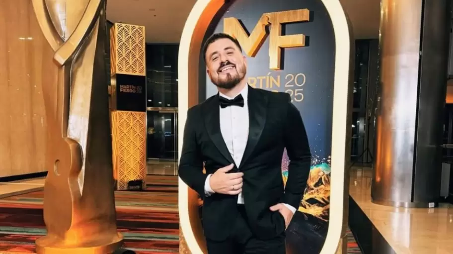 En la noche del lunes, Fede Bal se olvid de Evelyn Botto y estuvo a los besos con otra chica