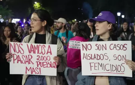 "Nos vamos a pasar 200 pueblos ms", un cartel en la marcha del triple femicidio en Florencio Varela