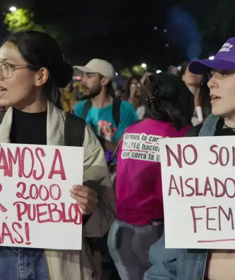 "Nos vamos a pasar 200 pueblos ms", un cartel en la marcha del triple femicidio en Florencio Varela