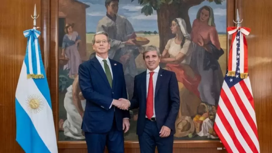 El secretario del Tesoro de Estados Unidos, Scott Bessent, y el ministro de Economa de Argentina, Luis "Toto" Caputo.