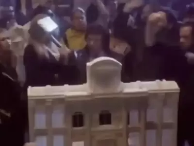 La pelcula donde Milei rompe el BCRA con un martillo de Thor