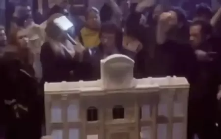 La pelcula donde Milei rompe el BCRA con un martillo de Thor