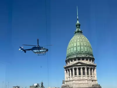 Un helicptero sobrevol los techos del Congreso