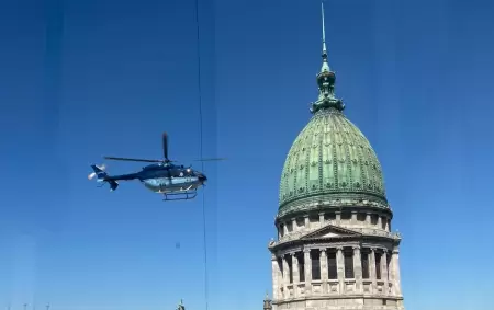 Un helicptero sobrevol los techos del Congreso