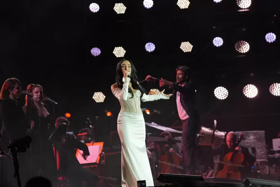 Nicki Nicole deslumbr con sus clsicos urbanos pero esta vez al ritmo de la sinfnica