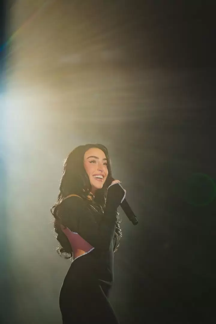 Segundo look de Nicki Nicole en el Tricentenario de Rosario