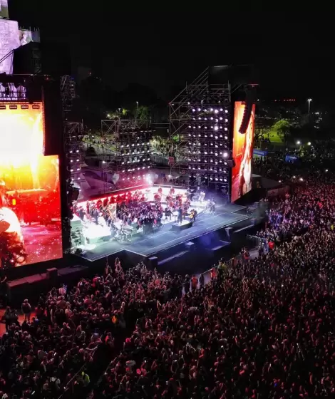 El Monumento a la Bandera fue el epicentro de una multitudinaria fiesta