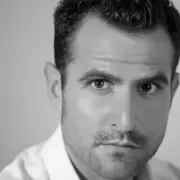 Matas Broglia y el teatro como su casa, refugio y verdad: "Me salv la vida y me sigue salvando cada vez que subo al escenario"