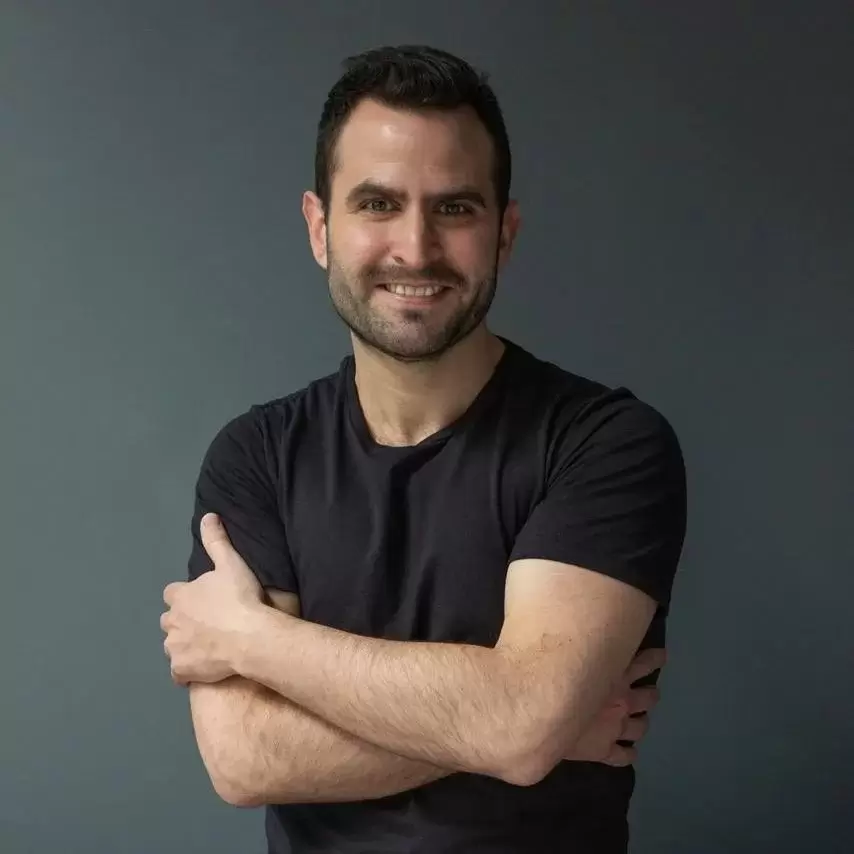 Matas Broglia: "El teatro me salv la vida y me sigue salvando cada vez que subo al escenario"