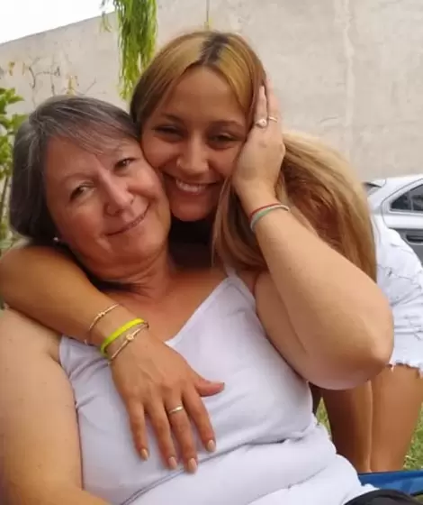 Adriana Miriam Velzquez yMariana Beln Bustos