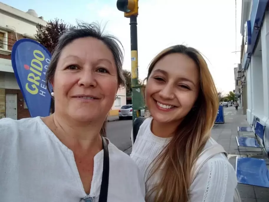 Adriana Miriam Velázquez y Mariana Belén Bustos
