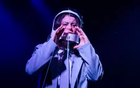 "Cruda, hija de los '90"