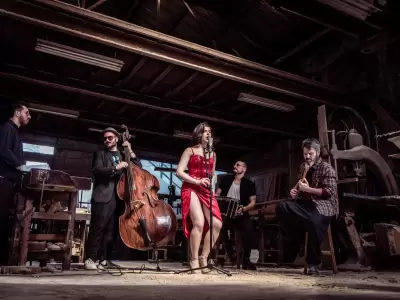 El Cachivache Quinteto lanz Dance Me to the End of Noise, su disco nmero quince