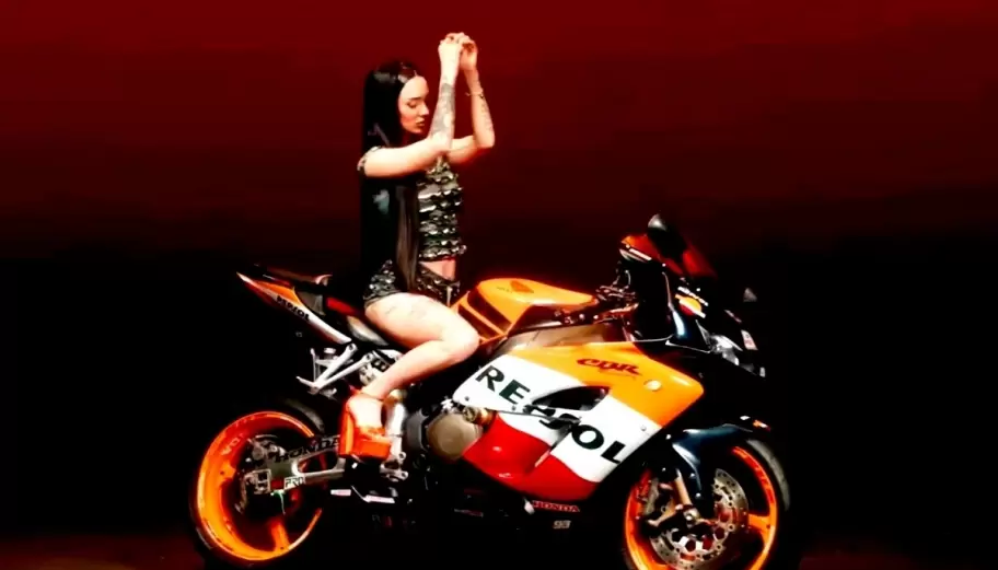 La Joaqui en la mira por las letras de sus canciones