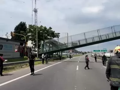 El puente peatonal que cay en la avenida General Paz.