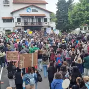 Bronca y desamparo: familias y prestadores tomaron la Agencia Nacional de Discapacidad en reclamo de la Ley de Emergencia