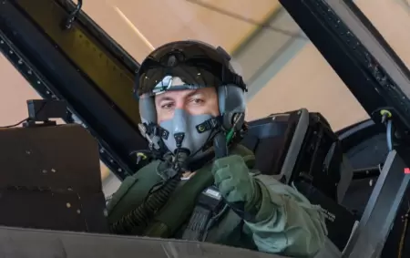 Luis Petri en la compra de los F-16