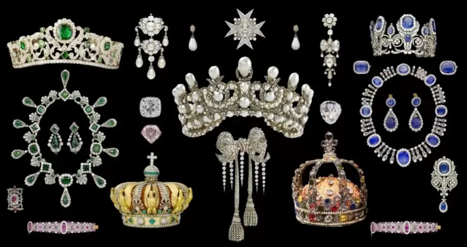 Algunas de las joyas que fueron robadas de Louvre