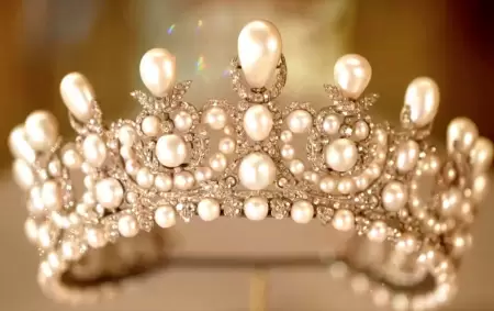 Algunas de las joyas que fueron robadas de Louvre