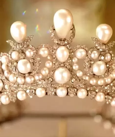 Algunas de las joyas que fueron robadas de Louvre