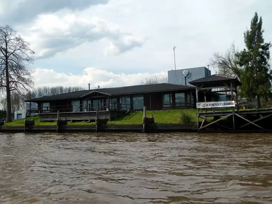 El Club de Remeros Escandinavos en Tigre, resurgi tras un fuerte incendio en su galpn principal.