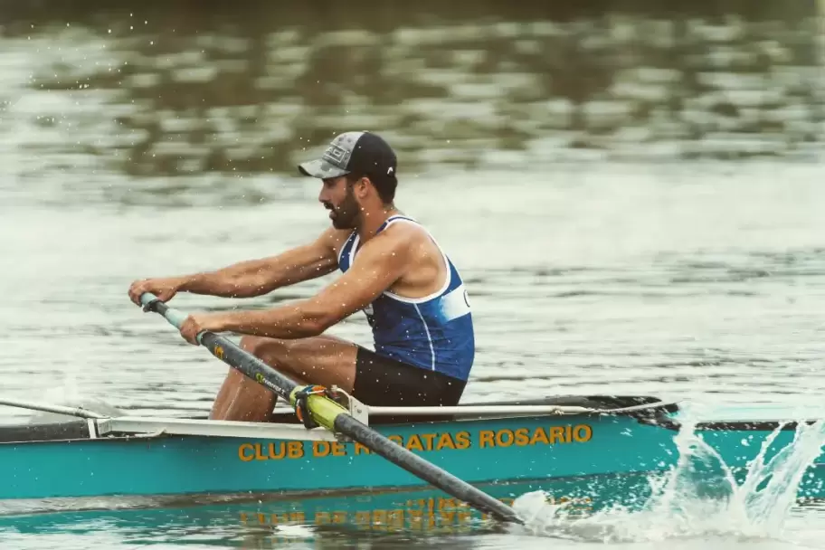 Nicols Gabba es profesor del Club Remeros Escandinavos de Tigre.