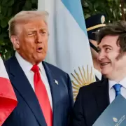 Adorni le bajó el precio a las definiciones de Trump: "Te tiran con todo a matar o morir"