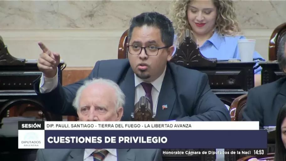 El legislador fueguino Santiago Pauli admitió que daría de baja contratos para poner "gente que cobre y nos pase el 100% del desarraigo"