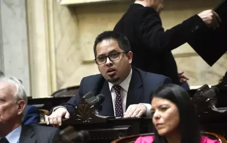 El legislador fueguino Santiago Pauli admiti que dara de baja contratos para poner "gente que cobre y nos pase el 100% del desarraigo"