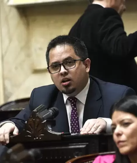 El legislador fueguino Santiago Pauli admiti que dara de baja contratos para poner "gente que cobre y nos pase el 100% del desarraigo"