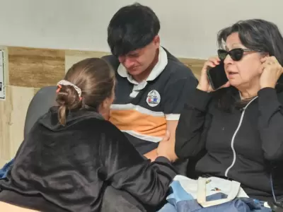 David y ngeles, el hijo y la mam de la mujer que fue duramente atacada