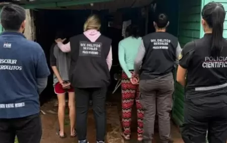 Una mujer de 23 aos y su madre, de 42, fueron detenidas acusadas de haber abusado de una nena de apenas tres aos