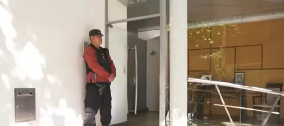 Fuerte operativo en el último departamento donde vivió Lowrdez Fernández en Palermo
