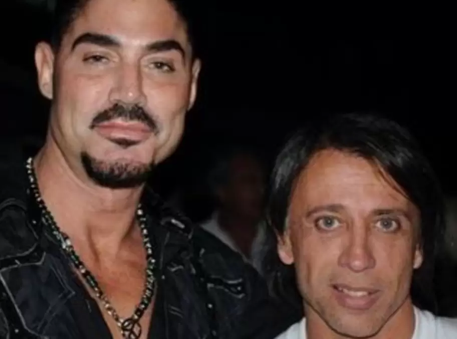 Ricardo Fort junto al abogado César Carozza.