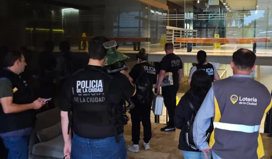 Allanaron la propiedad de Cata Gorostidi, imputada por por promocionar plataformas ilegales de juegos de azar