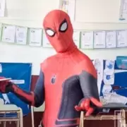 Blooper, facturas, picadas, gritos y Spider-Man: las perlitas que dejó una jornada electoral bien argentina