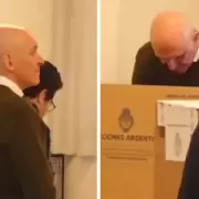 Y un día reapareció Espert: votó en silencio y bajo la sombra del escándalo por lavado de dinero
