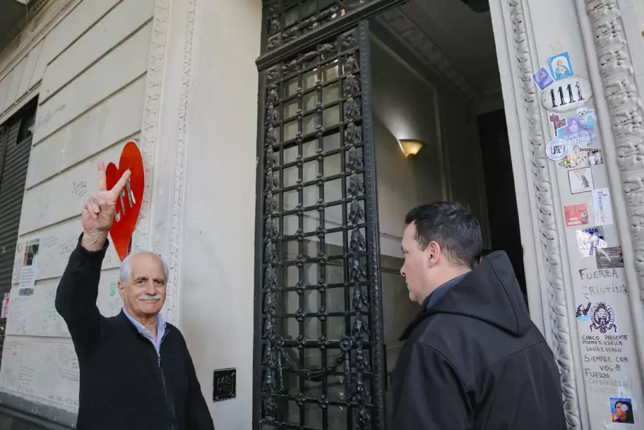 Jorge Taiana llegando a San Jos 1111, a reunirse con Cristina Fernndez de Kirchner