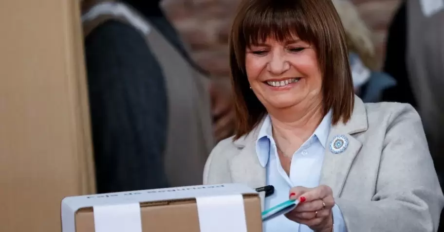 Bullrich arrasó en la Ciudad y prometió "construir mayoría en el Senado junto a Milei"