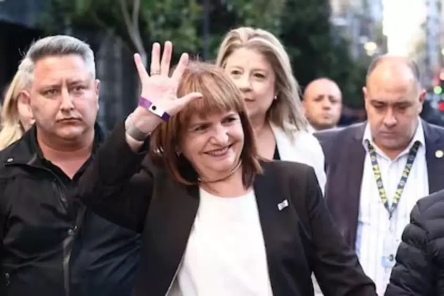 Así llegaba Patricia Bullrich al búnker de La Libertad Avanza