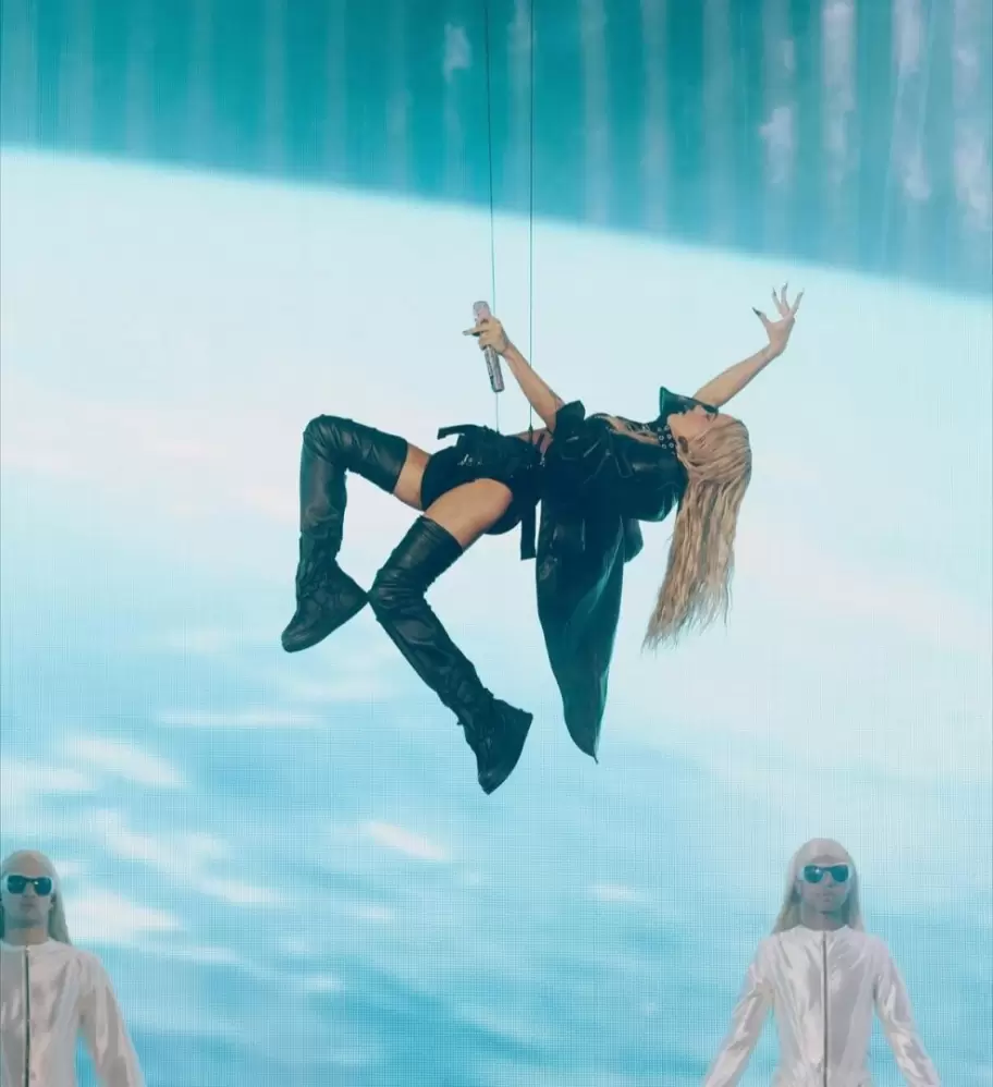 Tini Stoessel volvi a los escenarios con un show que repasa su carrera artstica