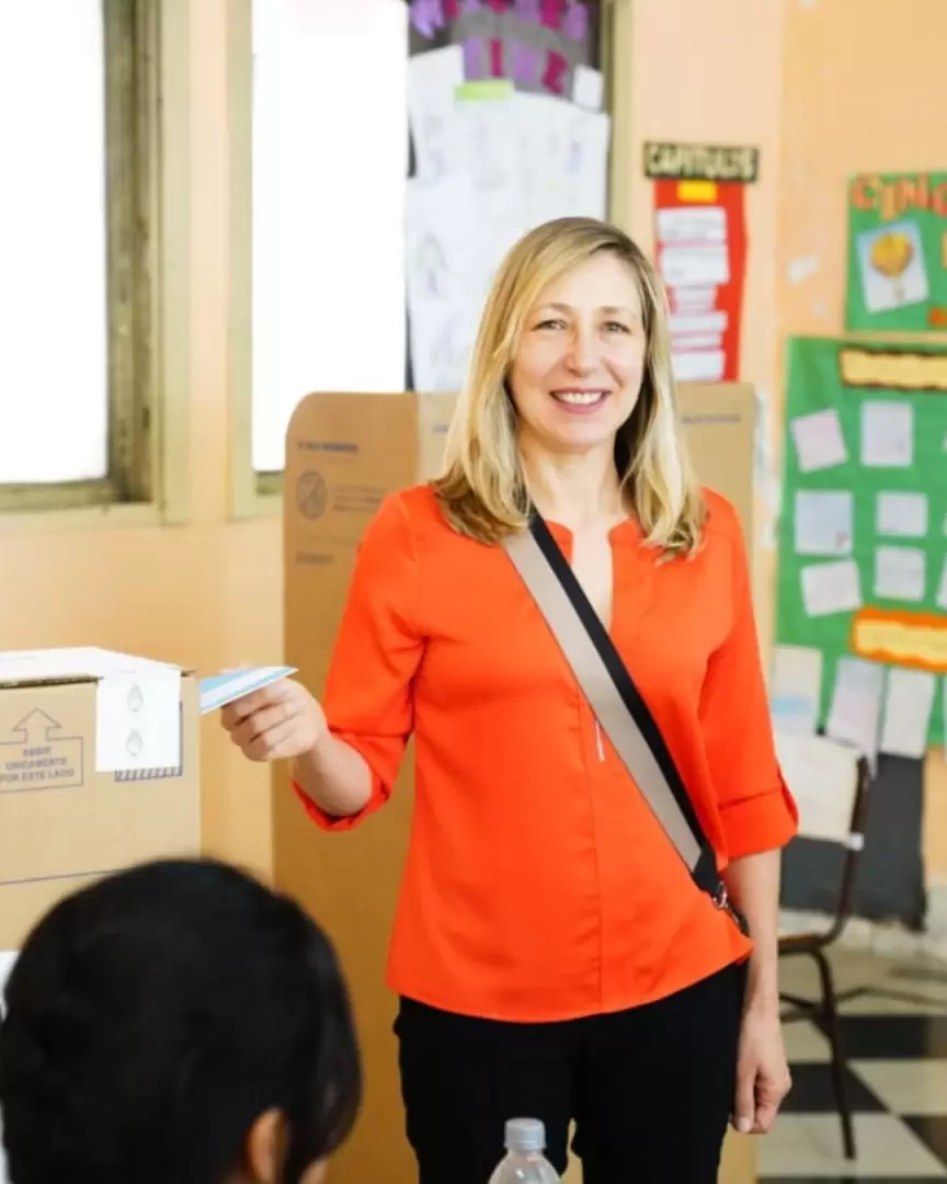 Myriam Bregman emitiendo su voto el 26 de octubre