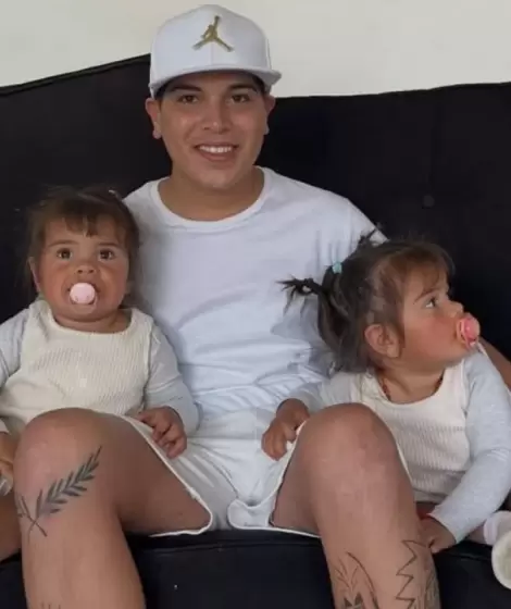 Thiago Medina junto a sus gemelas