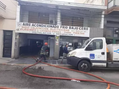 El fuego comenz en la planta baja de un taller de la calle La Rioja
