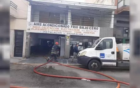 El fuego comenz en la planta baja de un taller de la calle La Rioja