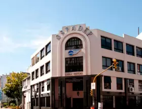 El edificio central de la Obra Social del Personal de Aeronavegaci�n de Entes Privados (OSPADEP).