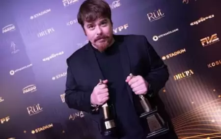 Migue Granados pag su propio Martn Fierro?